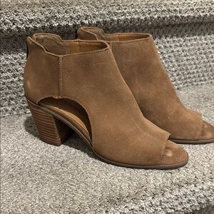 Lucky Brand Tan Suede Heeled Boots with Peep-Toe - size 8.5
